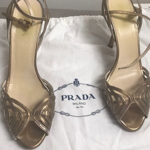 Prada shoes 👠 hills